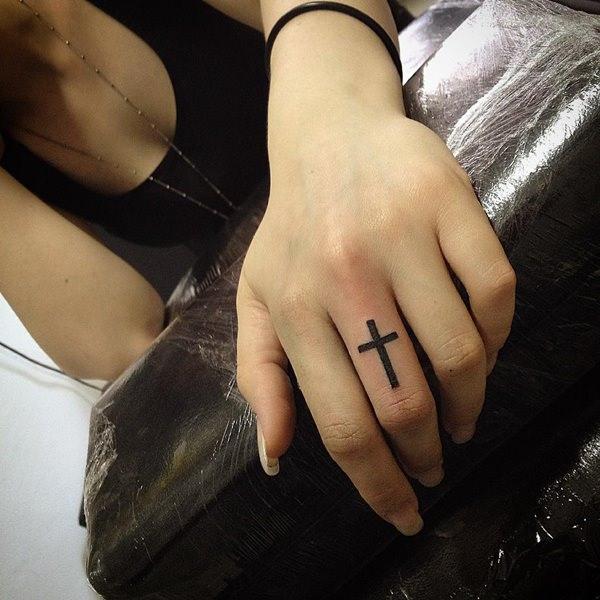 25 Stylish Cross Tattoo Designs For Men And Women