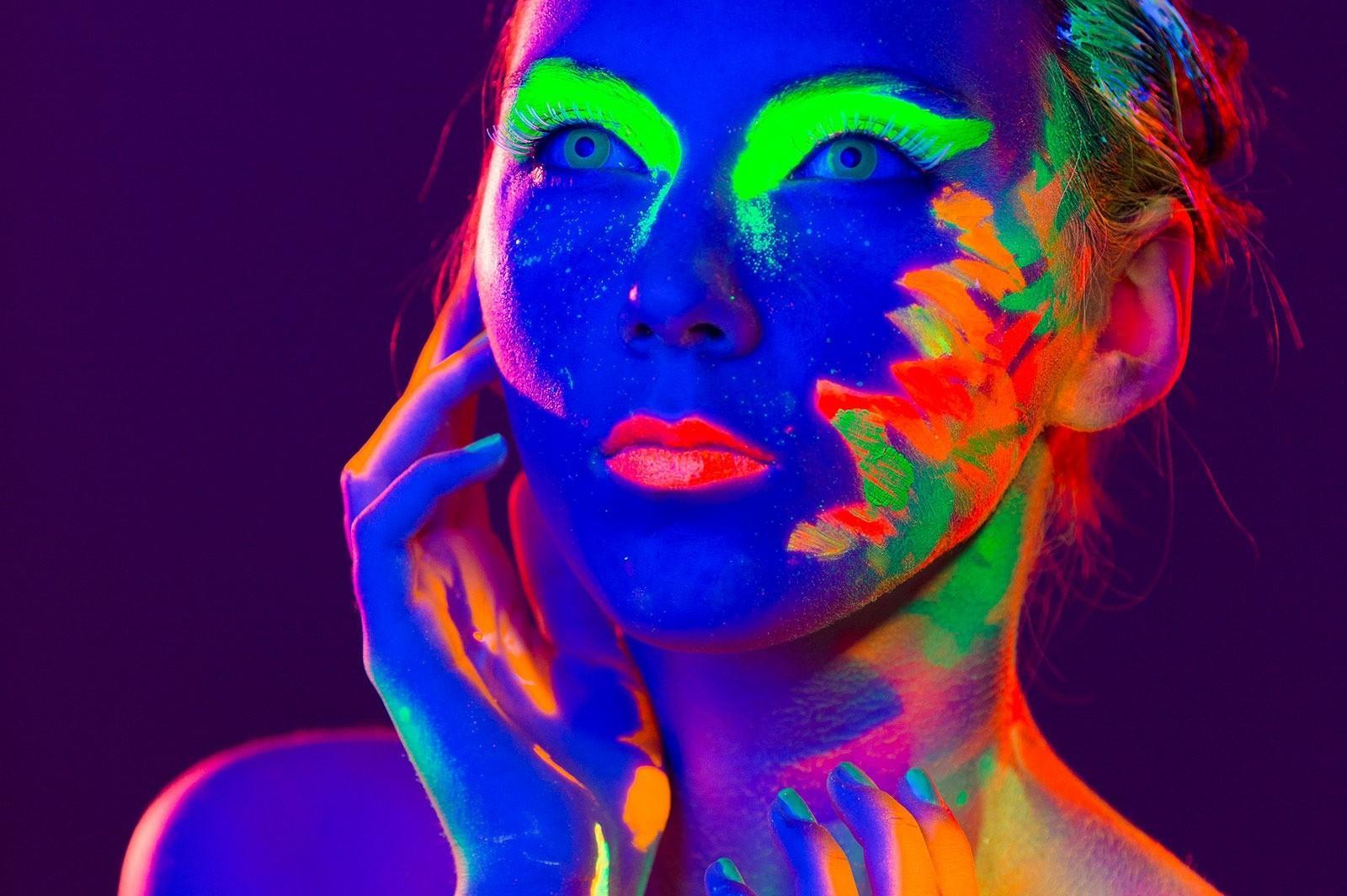 20+ Easy Glow In The Dark Painting Ideas - HARUNMUDAK